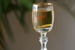 Sklenika lahodn uzen lihoviny, obsah alkoholu je komernch 38%